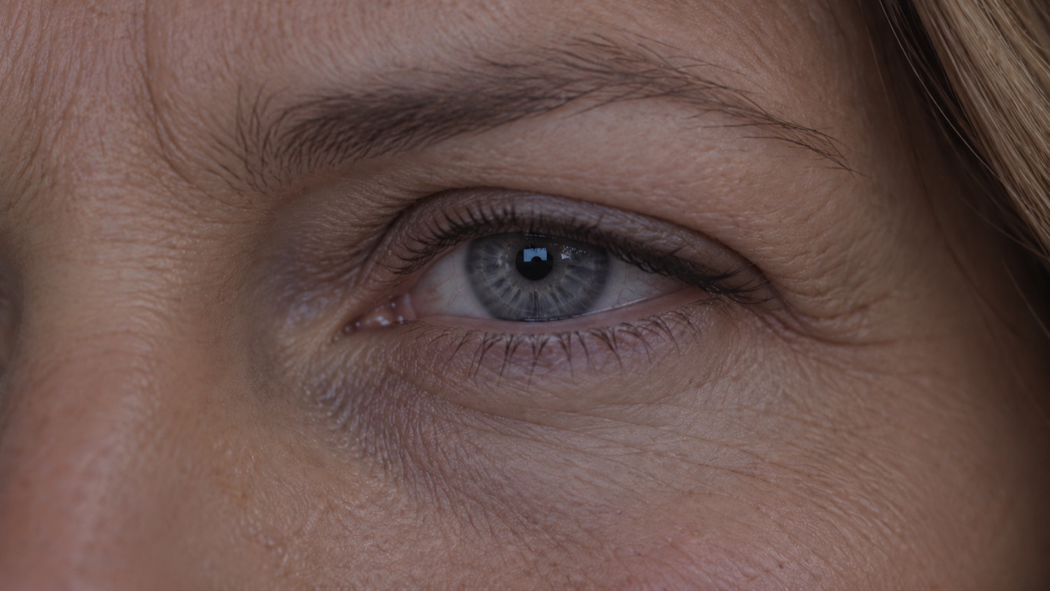 Samantha's eye in a dramatized scene from the pilot